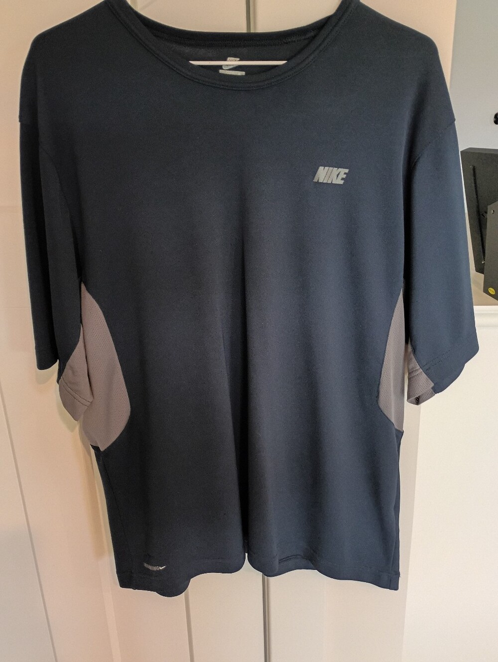 Nike Men’s Navy and Gray Short-Sleeve Performance Tee. Smoke And Pet Free Home.